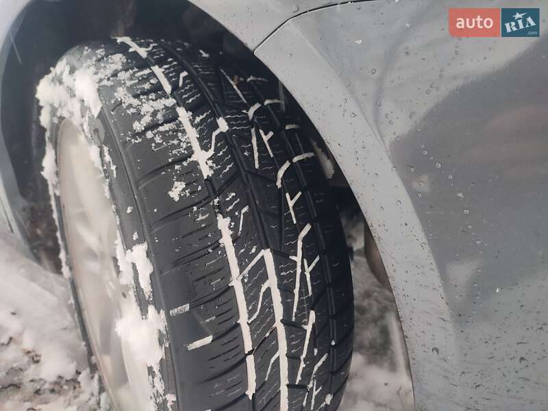 Минивэн Volkswagen Touran 2004 в Ратным