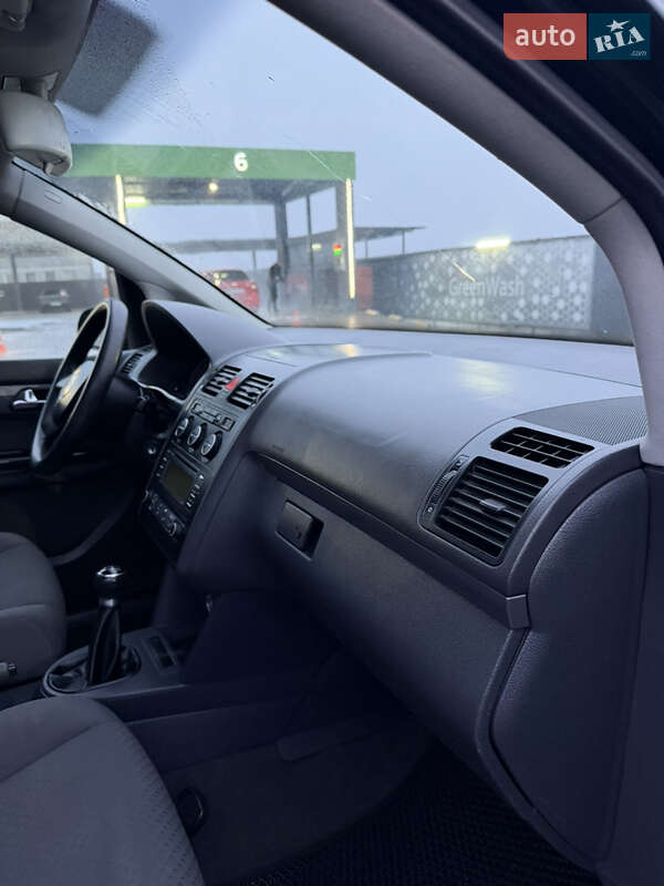 Минивэн Volkswagen Touran 2003 в Каменец-Подольском фото 17 Минивэн Volkswagen Touran 2003 в Каменец-Подольском