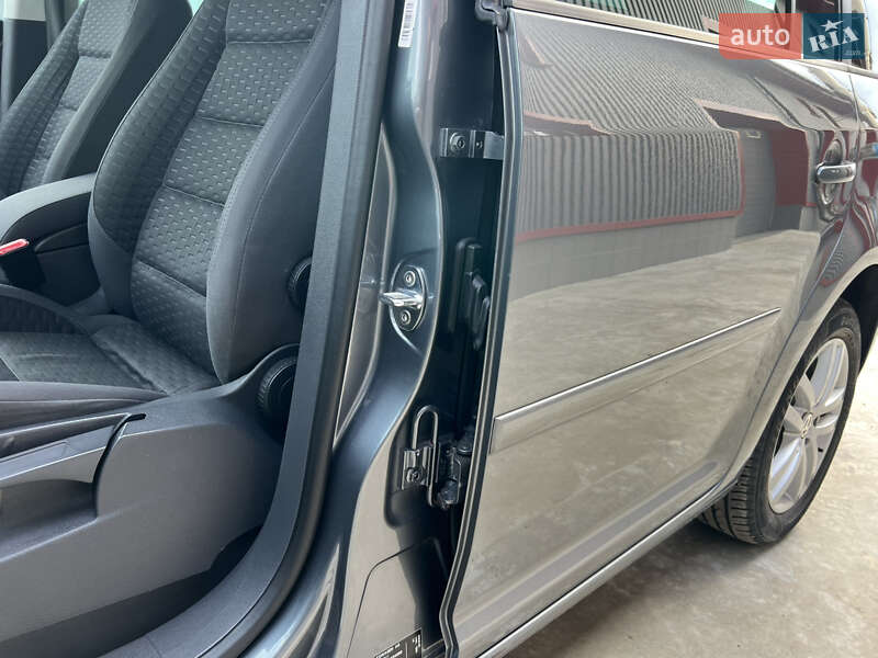 Минивэн Volkswagen Touran 2007 в Лубнах