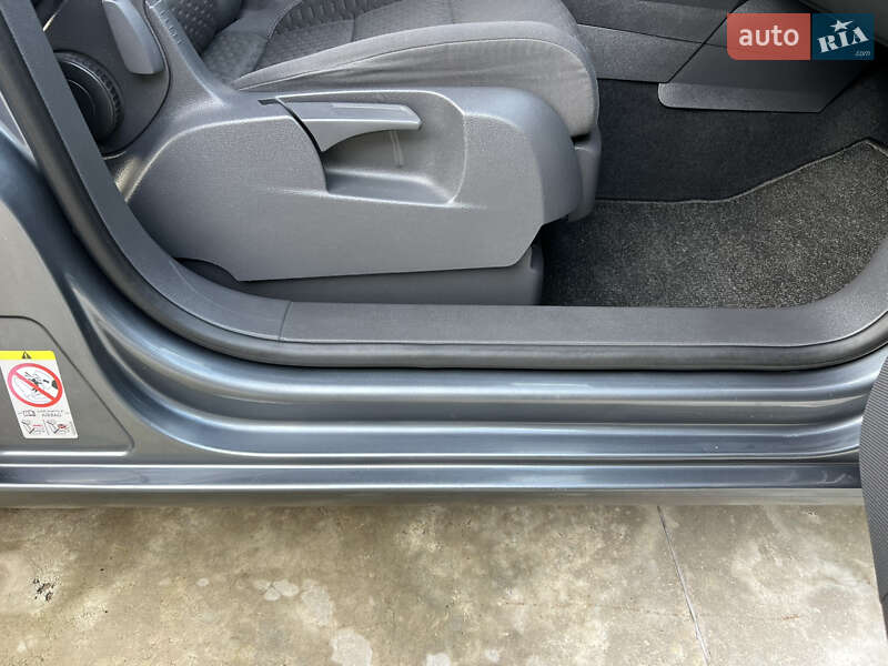 Минивэн Volkswagen Touran 2007 в Лубнах