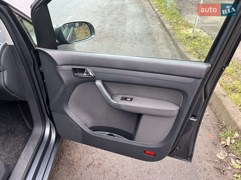 Минивэн Volkswagen Touran 2006 в Луцке фото 10 Минивэн Volkswagen Touran 2006 в Луцке