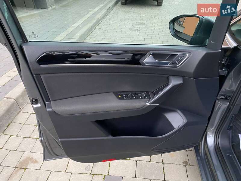 Микровэн Volkswagen Touran 2016 в Ивано-Франковске фото 43 Микровэн Volkswagen Touran 2016 в Ивано-Франковске