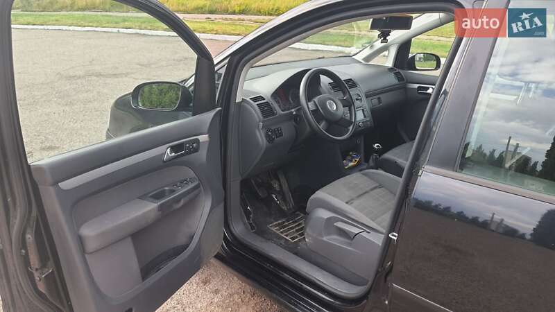 Минивэн Volkswagen Touran 2006 в Ровно