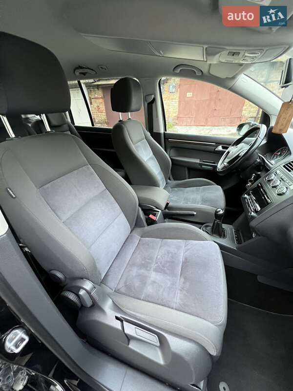 Мінівен Volkswagen Touran 2014 в Києві