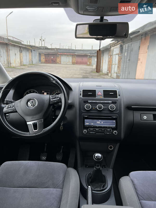 Мінівен Volkswagen Touran 2014 в Києві