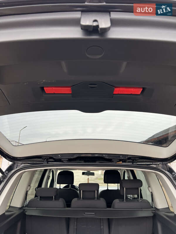 Мінівен Volkswagen Touran 2014 в Києві