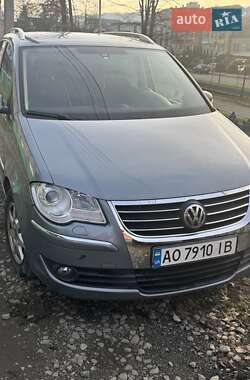 Минивэн Volkswagen Touran 2007 в Дубовом