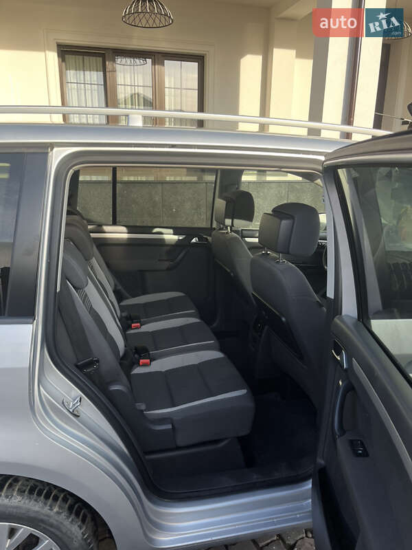 Минивэн Volkswagen Touran 2013 в Иршаве