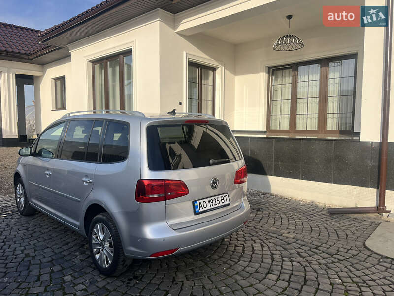 Минивэн Volkswagen Touran 2013 в Иршаве