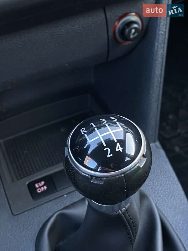 Минивэн Volkswagen Touran 2006 в Луцке