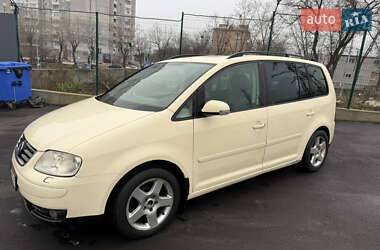 Минивэн Volkswagen Touran 2004 в Киеве