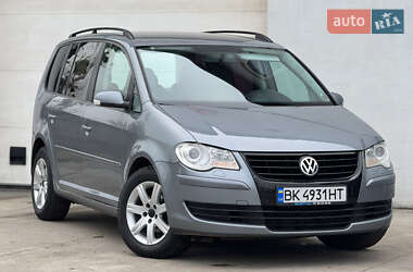 Минивэн Volkswagen Touran 2007 в Сарнах