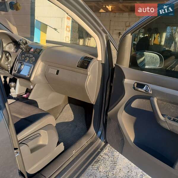 Мінівен Volkswagen Touran 2006 в Шепетівці