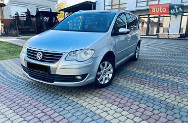 Минивэн Volkswagen Touran 2009 в Тячеве