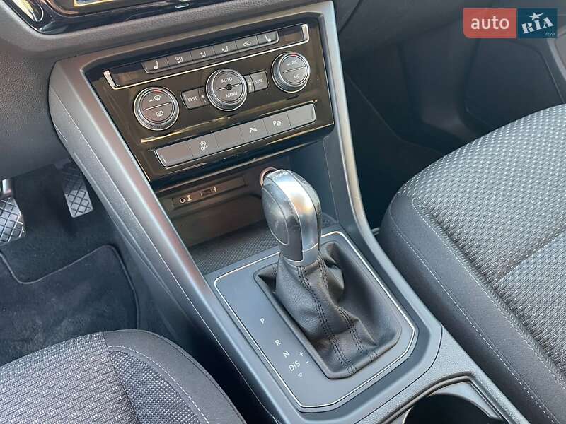 Микровэн Volkswagen Touran 2018 в Ужгороде