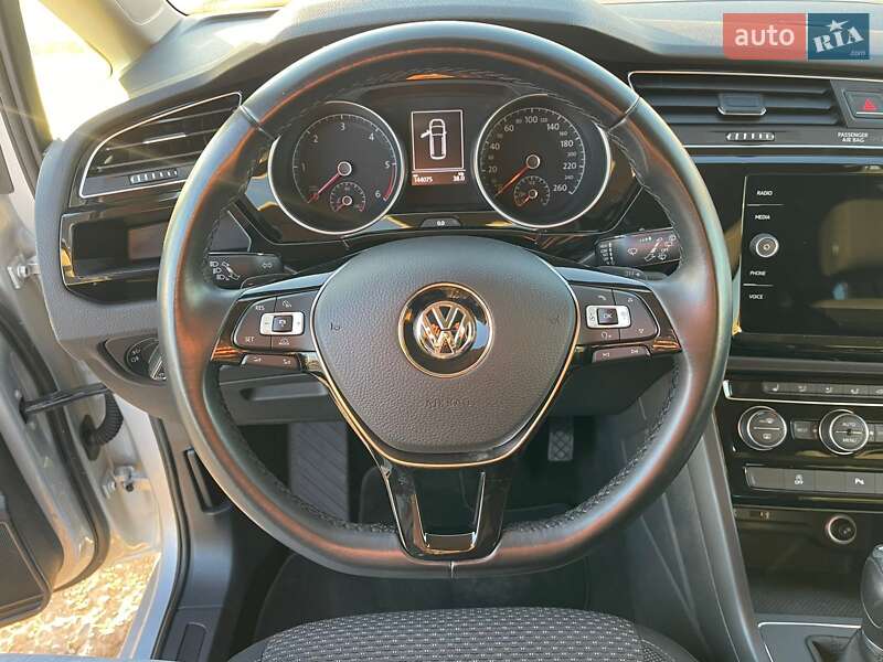 Микровэн Volkswagen Touran 2018 в Ужгороде