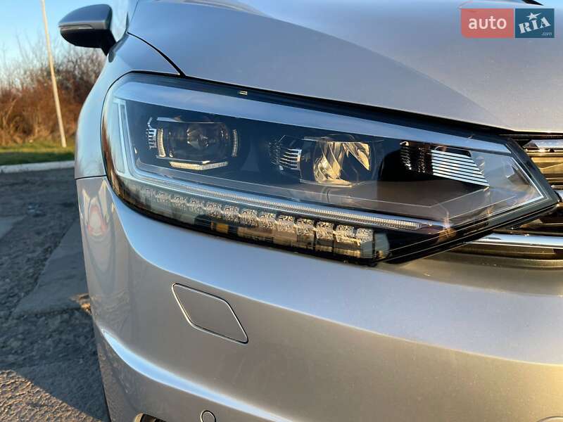 Микровэн Volkswagen Touran 2018 в Ужгороде