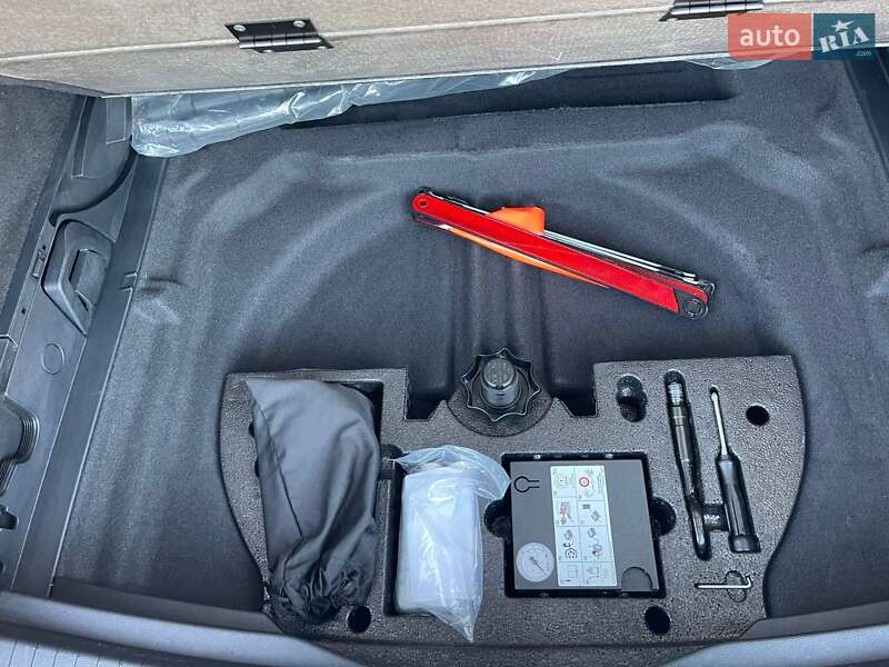 Микровэн Volkswagen Touran 2018 в Ужгороде