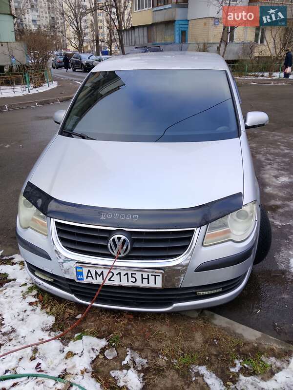 Минивэн Volkswagen Touran 2007 в Киеве