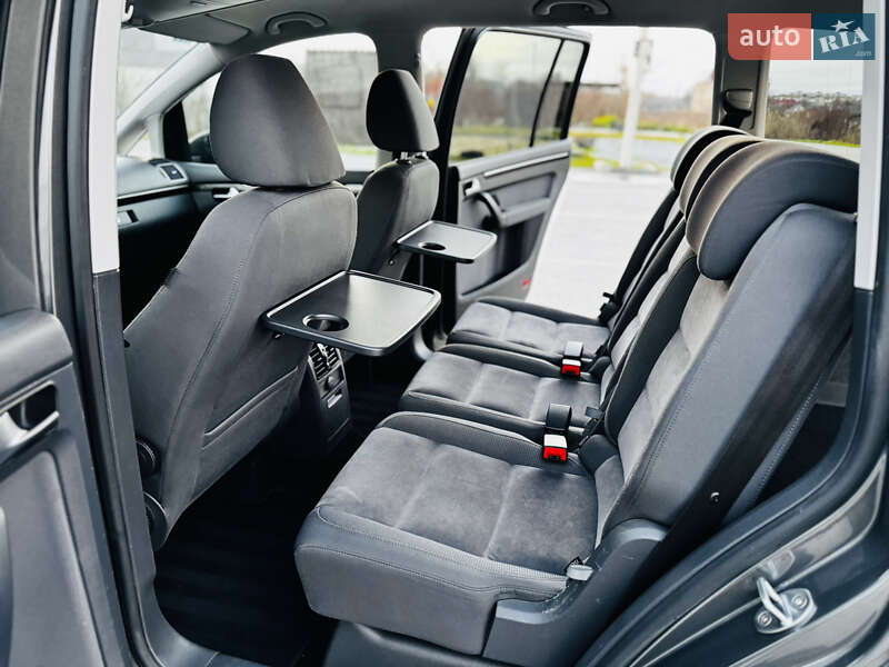 Мінівен Volkswagen Touran 2012 в Здолбуніві