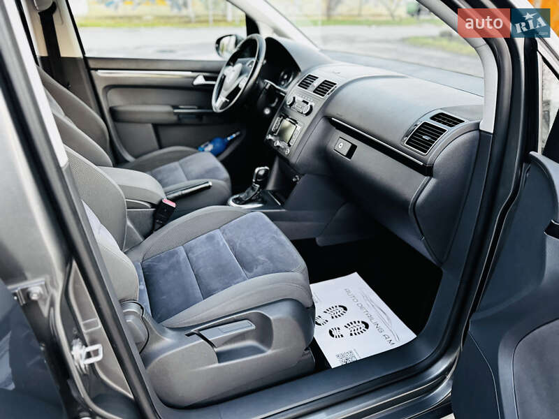 Мінівен Volkswagen Touran 2012 в Здолбуніві