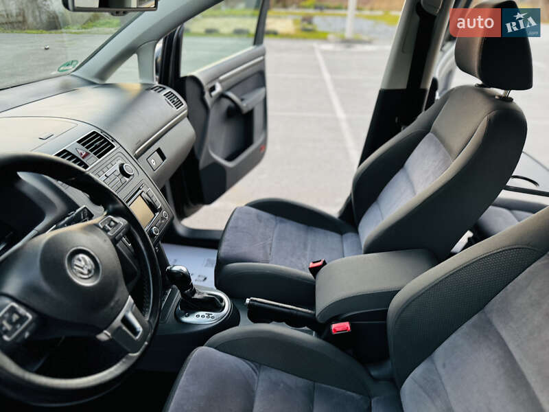 Мінівен Volkswagen Touran 2012 в Здолбуніві