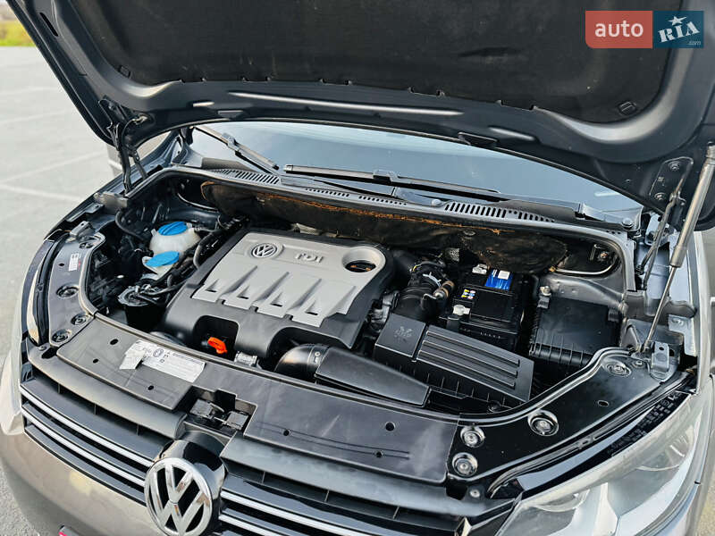 Мінівен Volkswagen Touran 2012 в Здолбуніві