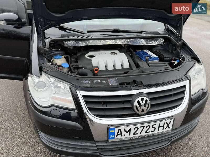 Минивэн Volkswagen Touran 2008 в Житомире