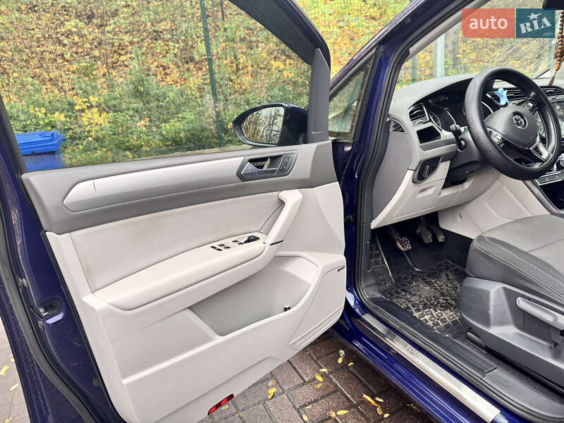 Мінівен Volkswagen Touran 2015 в Києві фото 17 Мінівен Volkswagen Touran 2015 в Києві