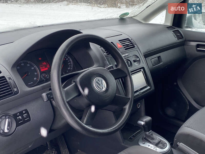 Минивэн Volkswagen Touran 2005 в Вознесенске