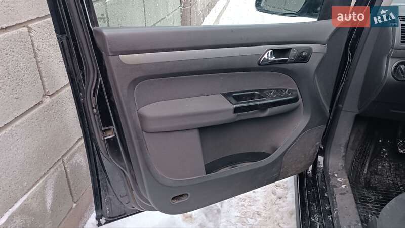 Мінівен Volkswagen Touran 2005 в Сарнах