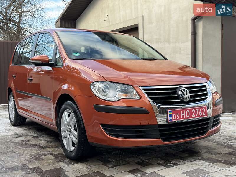 Минивэн Volkswagen Touran 2009 в Ровно