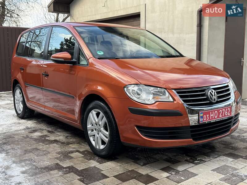 Минивэн Volkswagen Touran 2009 в Ровно