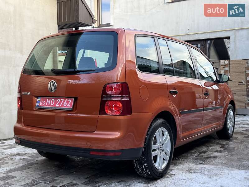 Минивэн Volkswagen Touran 2009 в Ровно