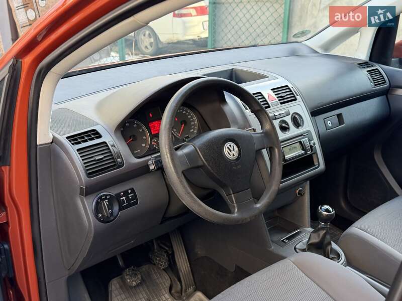 Минивэн Volkswagen Touran 2009 в Ровно