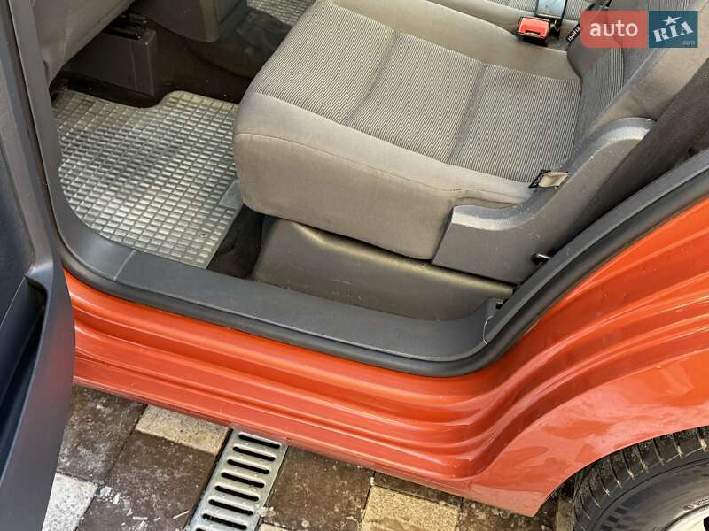 Минивэн Volkswagen Touran 2009 в Ровно