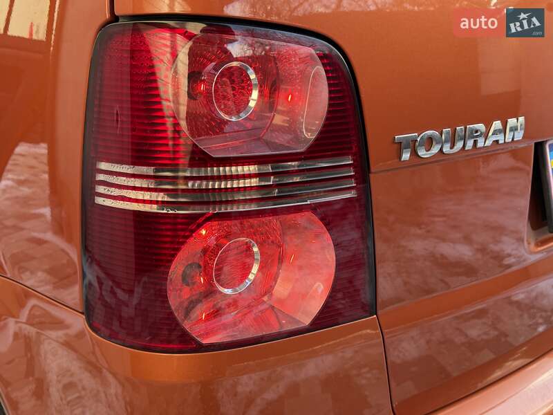 Минивэн Volkswagen Touran 2009 в Ровно