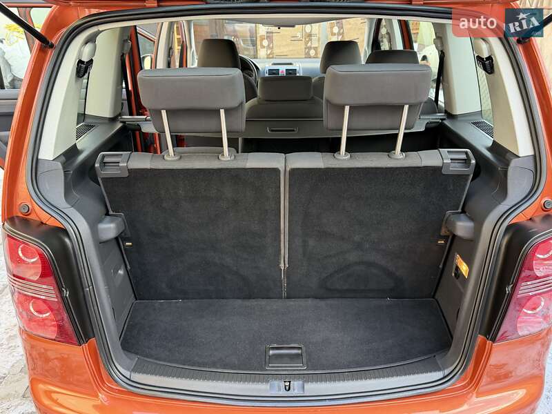 Минивэн Volkswagen Touran 2009 в Ровно