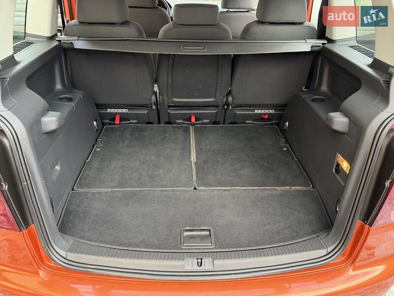 Минивэн Volkswagen Touran 2009 в Ровно