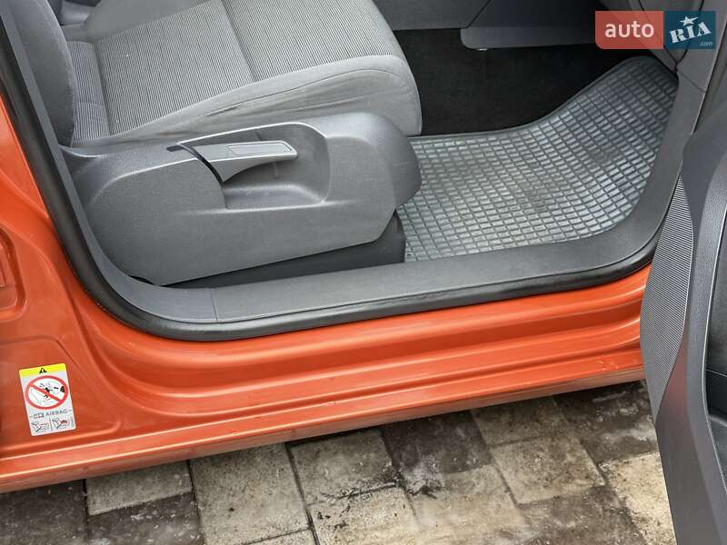 Минивэн Volkswagen Touran 2009 в Ровно