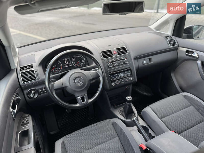 Минивэн Volkswagen Touran 2011 в Мукачево