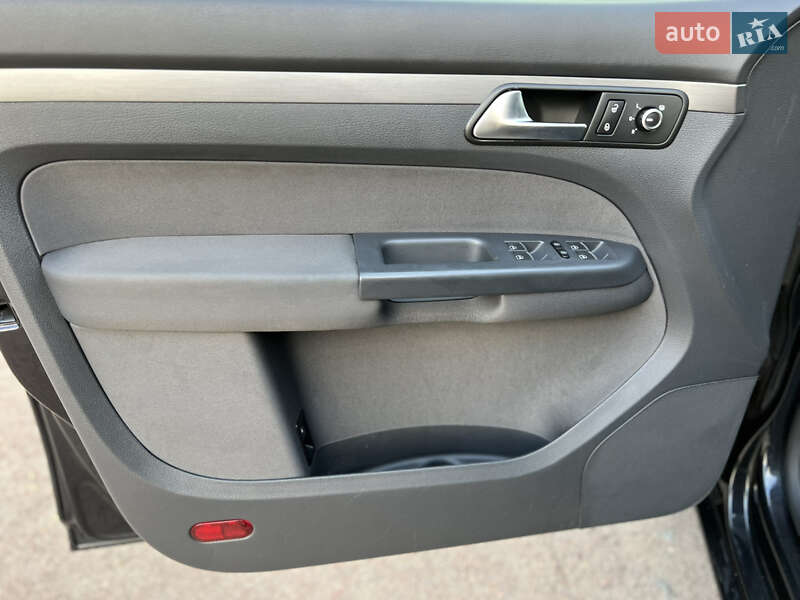 Минивэн Volkswagen Touran 2011 в Бердичеве фото 12 Минивэн Volkswagen Touran 2011 в Бердичеве