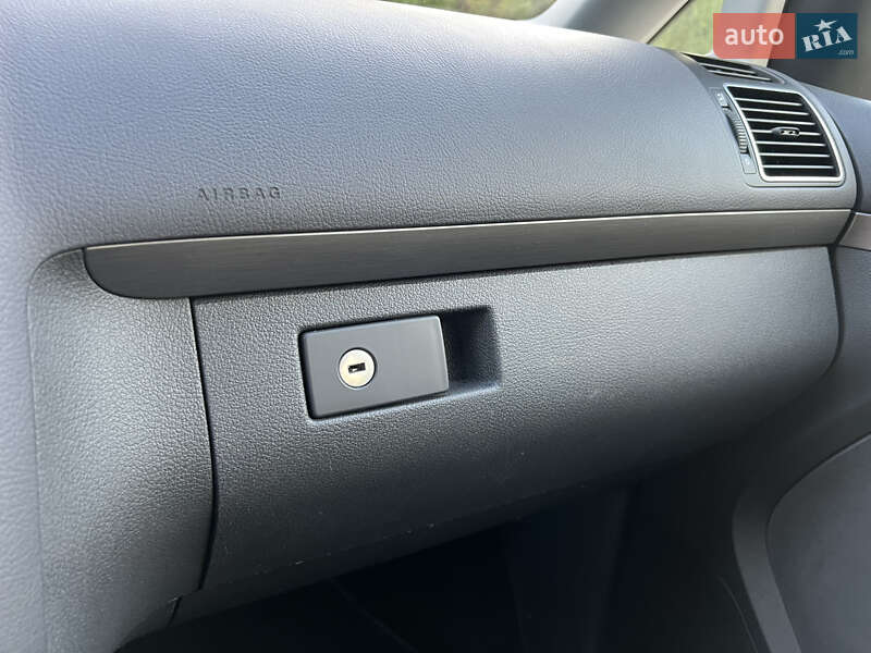 Минивэн Volkswagen Touran 2011 в Бердичеве фото 27 Минивэн Volkswagen Touran 2011 в Бердичеве