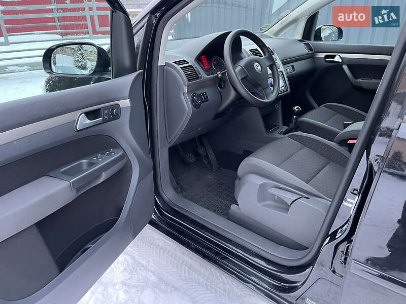 Минивэн Volkswagen Touran 2007 в Звягеле фото 22 Минивэн Volkswagen Touran 2007 в Звягеле