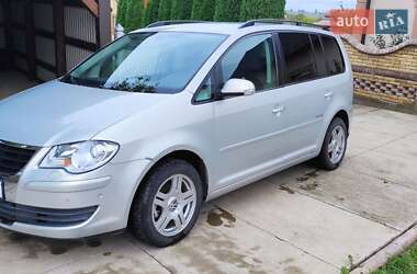 Минивэн Volkswagen Touran 2008 в Глыбокой