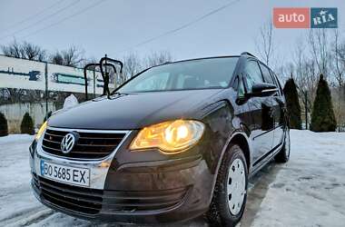 Минивэн Volkswagen Touran 2010 в Томашполе