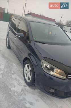 Минивэн Volkswagen Touran 2011 в Дубно