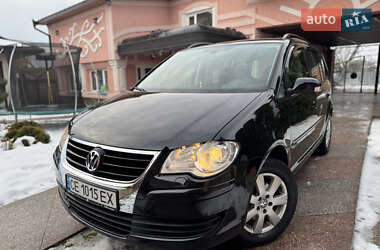 Мінівен Volkswagen Touran 2008 в Чернівцях