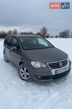 Мінівен Volkswagen Touran 2008 в Чернівцях