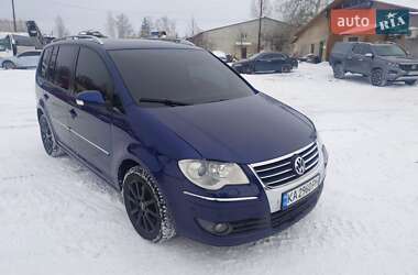 Минивэн Volkswagen Touran 2008 в Киеве